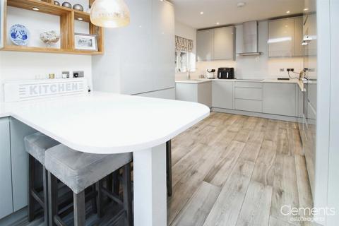 7 Robinsfield, Hemel Hempstead, HP1 1RW