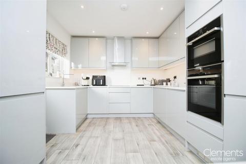 7 Robinsfield, Hemel Hempstead, HP1 1RW