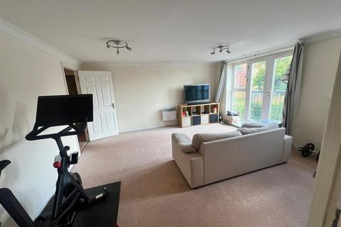 2 bedroom apartment for sale, Lee Heights, Bambridge Court, Maidstone