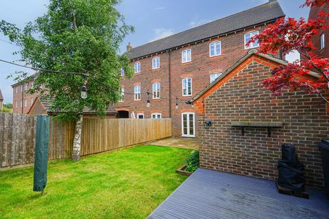 4 bedroom townhouse for sale, Hawker Close, Leighton Buzzard