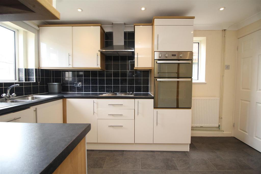Bluebell Avenue, Dogsthorpe, Peterborough 3 bed semidetached house £