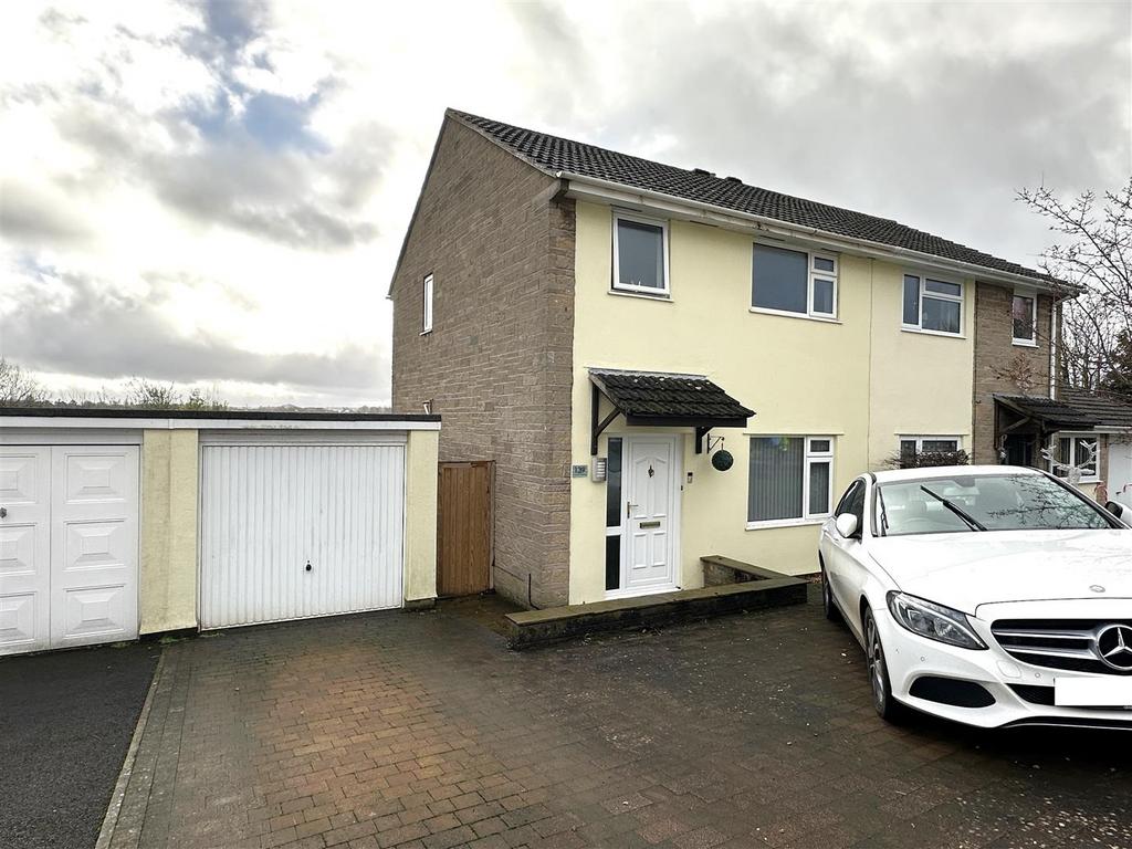 Welton Grove, Midsomer Norton, Radstock 3 bed semidetached house for