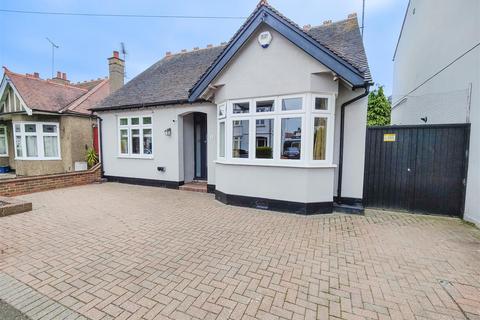 2 bedroom bungalow for sale, PAVILION DRIVE, Leigh-On-Sea