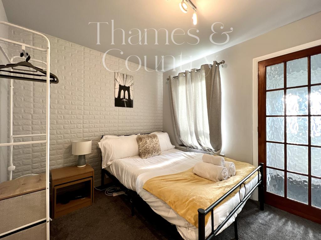 Ground floor bedroom ‘Reception 2