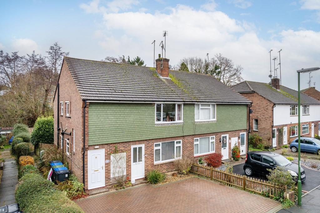 Appledore Gardens, Lindfield, RH16 2 bed for sale £280,000