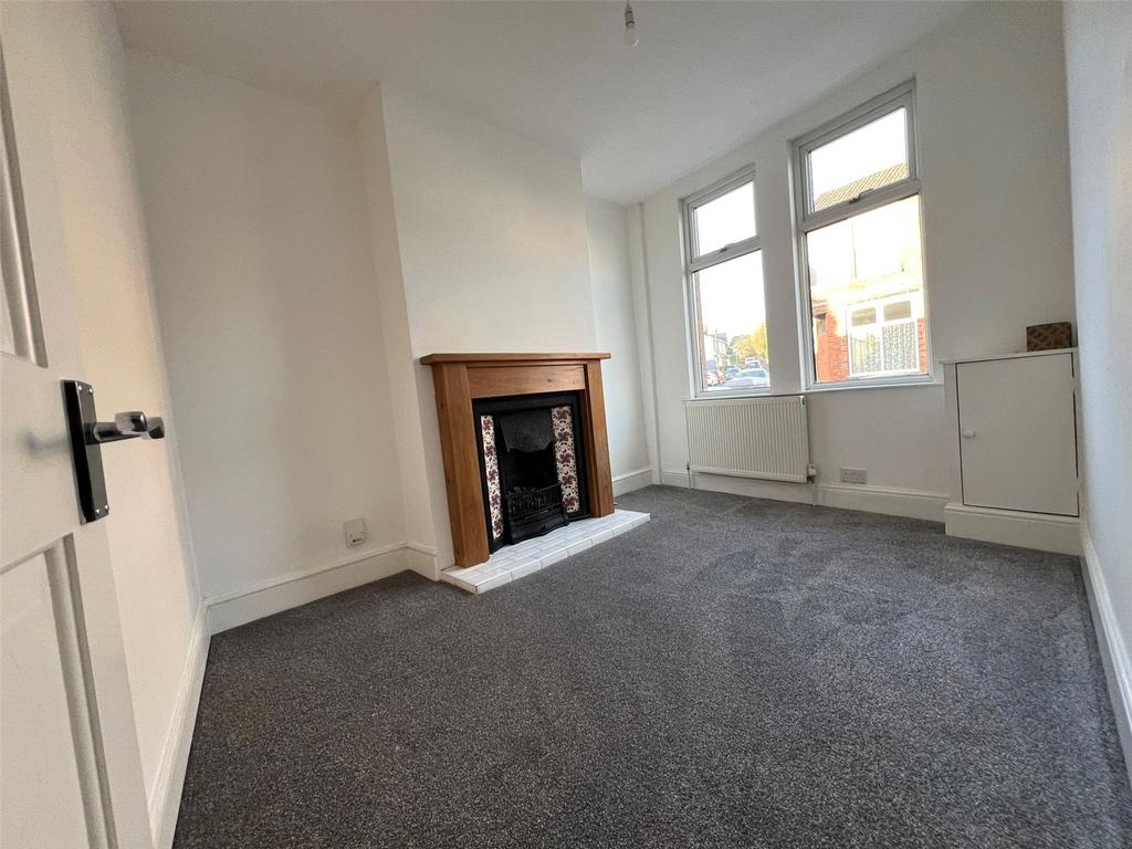 Aldersley Road, Wolverhampton, West Midlands, WV6 3 bed end of terrace