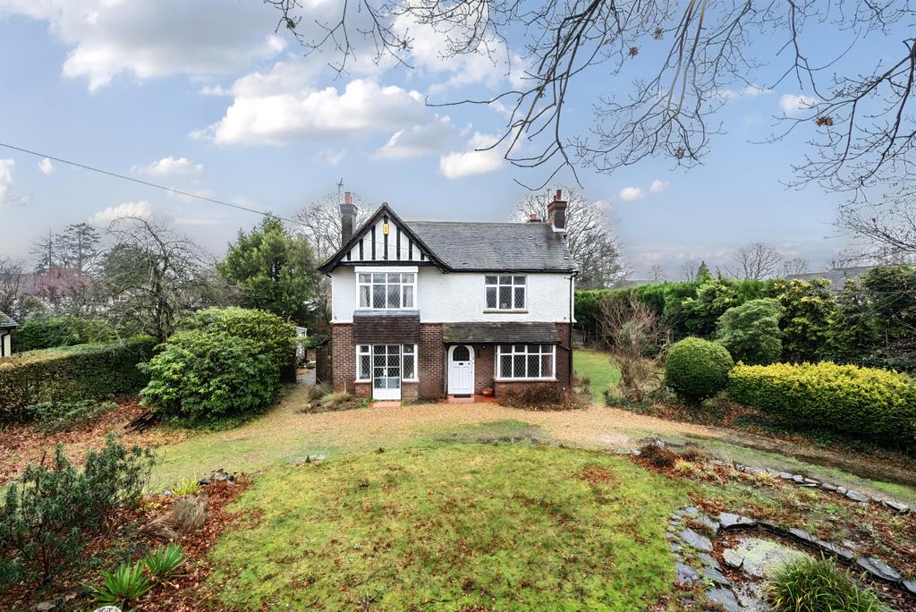 Send Barns Lane, Send, Woking, GU23 4 bed detached house for sale £