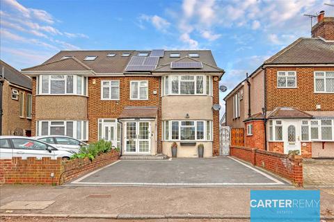 4 bedroom semi-detached house for sale, Broadview Avenue, Grays, RM16