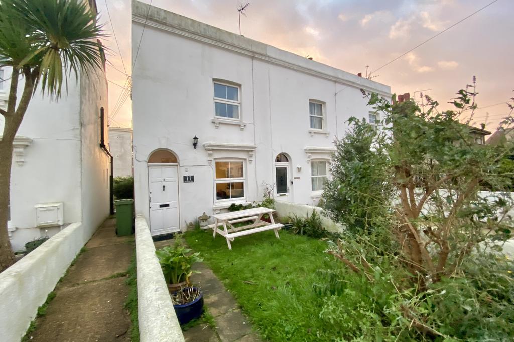 Warrior Square, Eastbourne, East Sussex, BN22 2 bed end of terrace