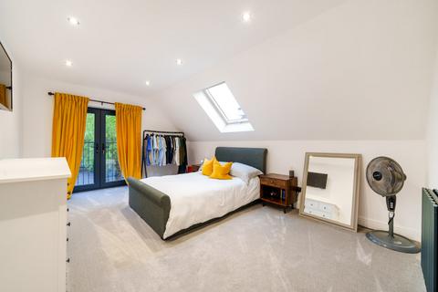 8 Broad Street, West End, Woking, GU24 9NH