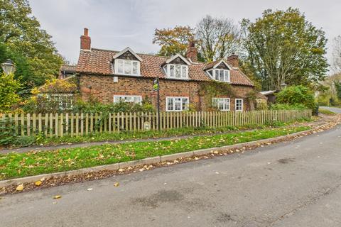 4 bedroom detached house for sale, Back Lane, Burton Pidsea, HU12