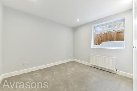 3 bedroom flat to rent - CREWDSON ROAD, OVAL