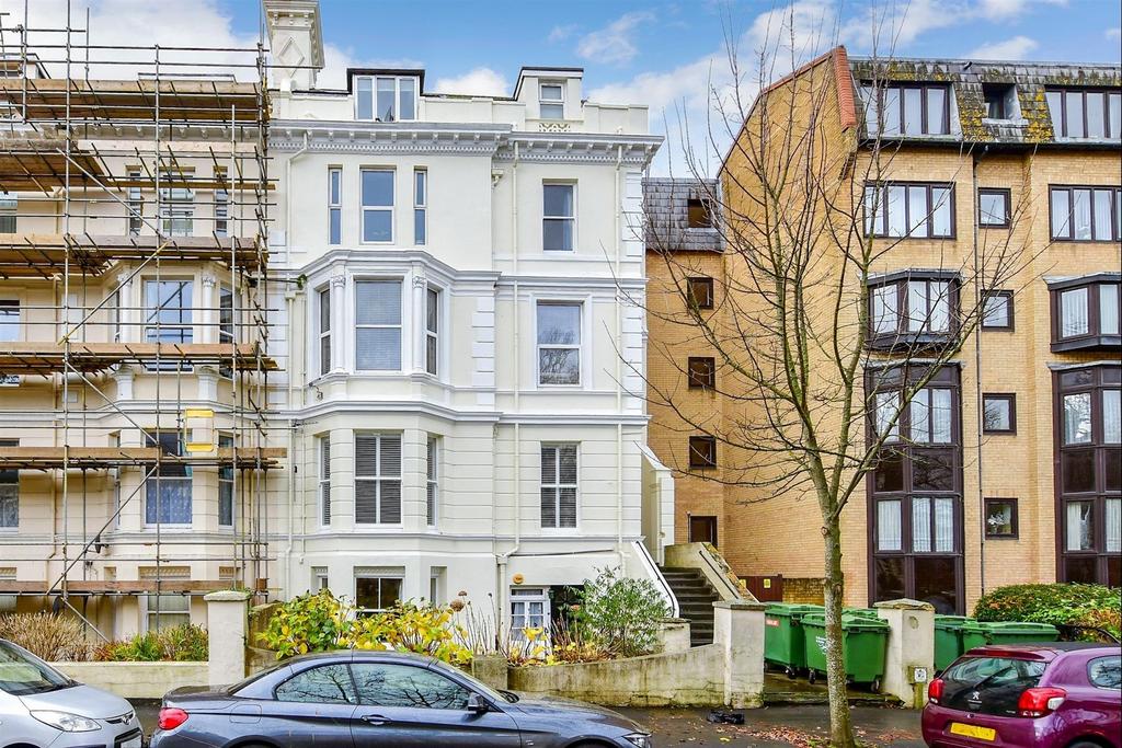 Castle Hill Avenue, Folkestone, Kent 2 bed apartment for sale £200,000