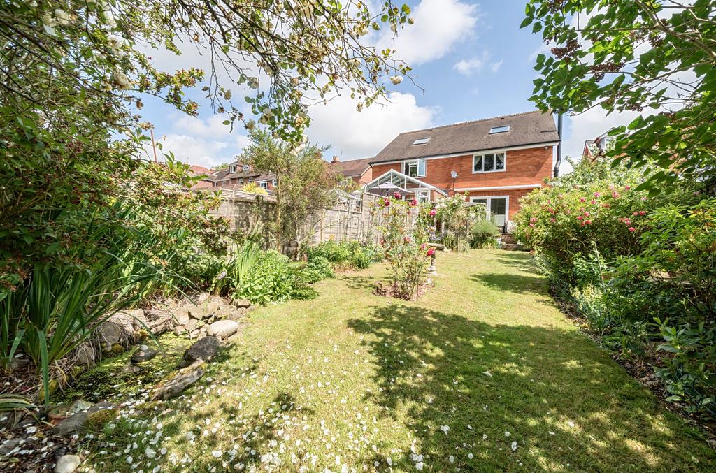 Gordon Road, Curdridge, Southampton, Hampshire, SO32 4 bed semi