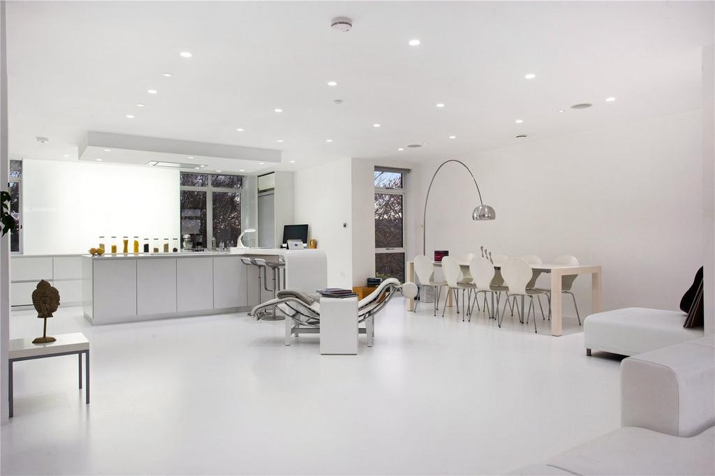 Dining Area/Kitchen