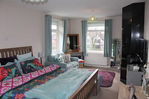 4 bedroom detached house for sale, Burnley Lane, Oldham OL1