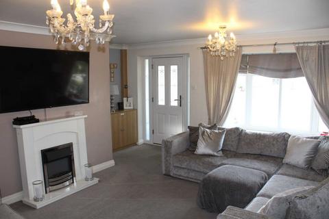 10 Arnside Avenue, Chadderton, Oldham, OL9 9DJ