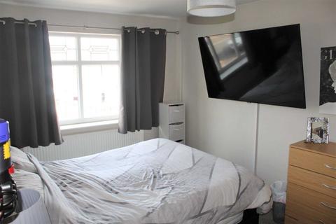 10 Arnside Avenue, Chadderton, Oldham, OL9 9DJ