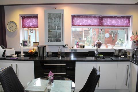 11 Birchwood, Chadderton, Oldham, OL9 9TW