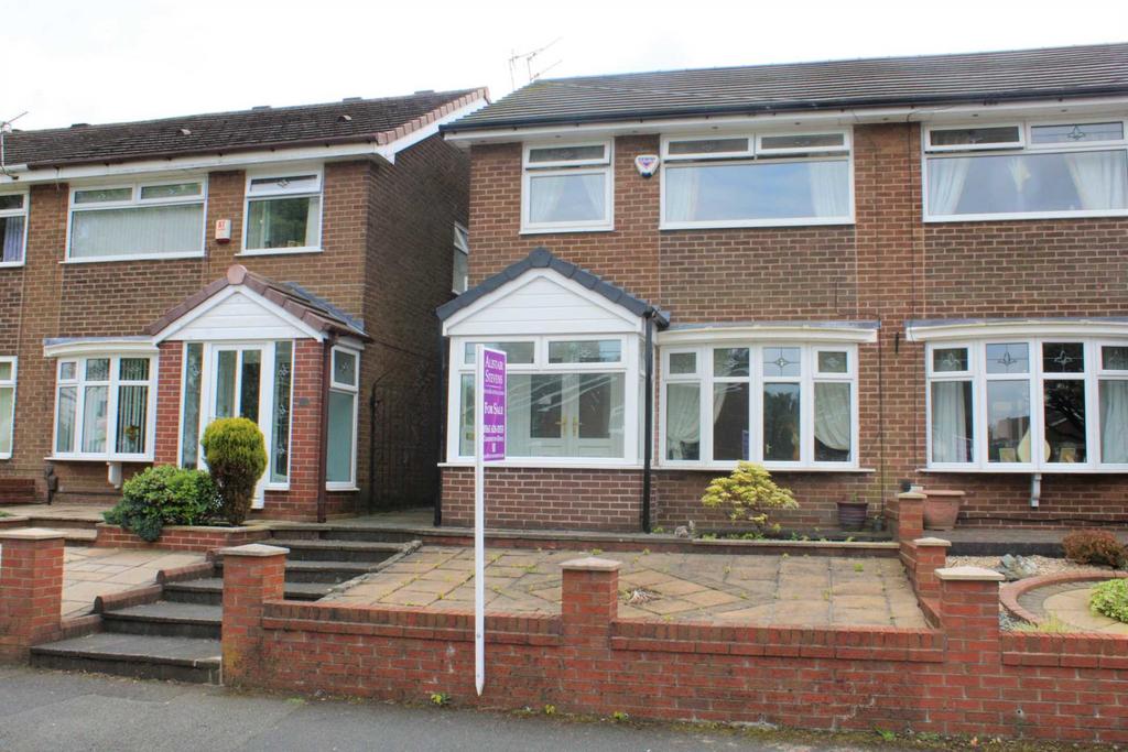 Lindale Avenue, Oldham OL9 3 bed semidetached house for sale £215,000