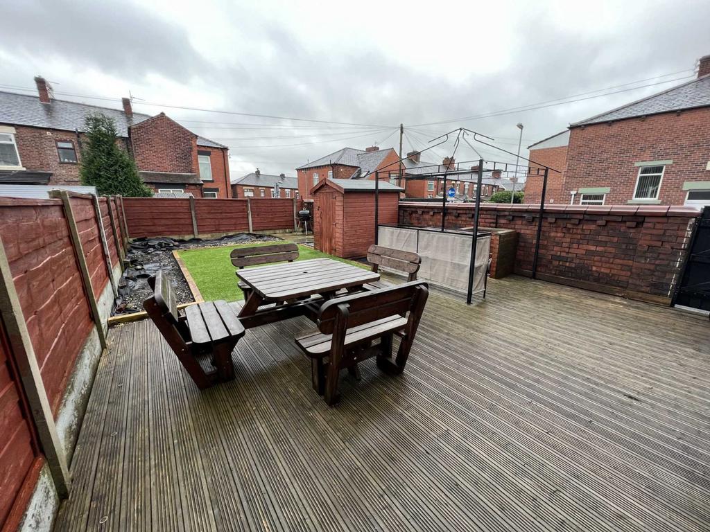 Springwood Avenue, Oldham OL9 2 bed end of terrace house for sale £