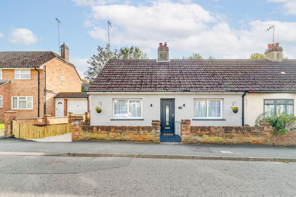 Cromwell Road, Ware SG12 2 bed detached bungalow for sale £485,000