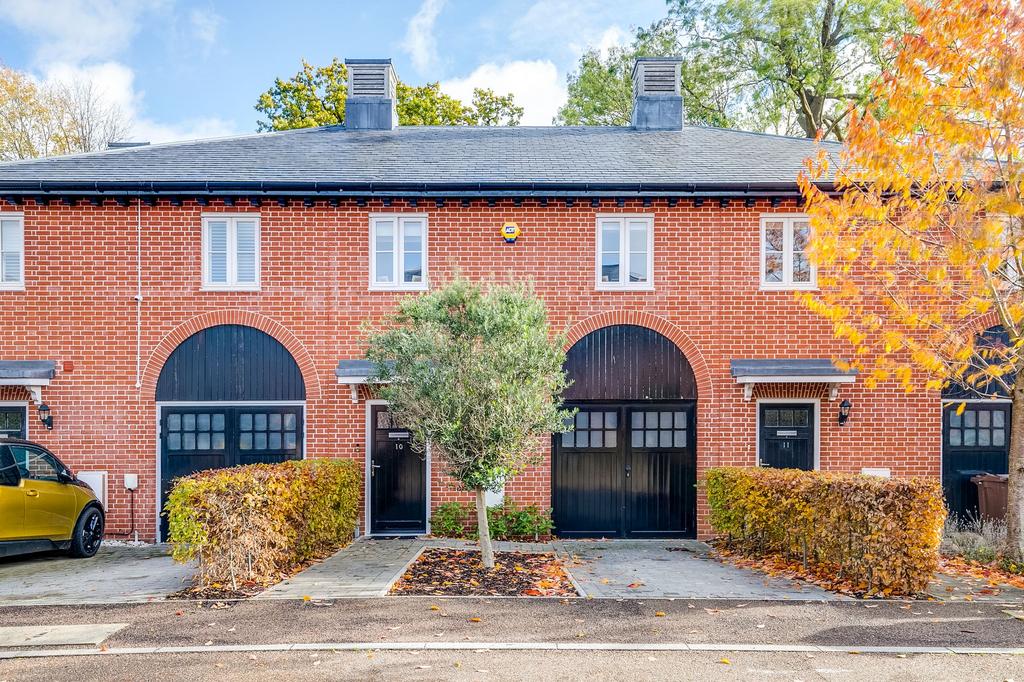 Balls Park, Hertford SG13 3 bed terraced house £750,000