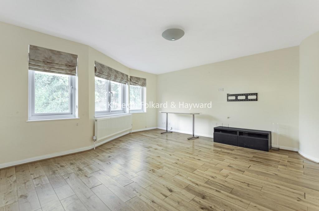 Torrington Park London N12 2 bed flat £1,900 pcm (£438 pw)