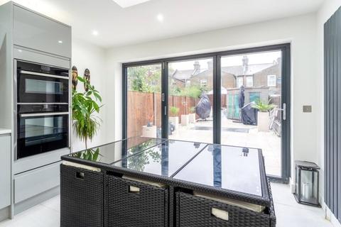 31 Balmoral Road, London, E10 5ND