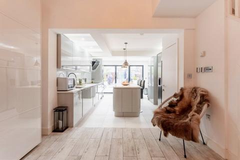 31 Balmoral Road, London, E10 5ND