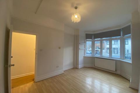 2 bedroom flat to rent, Glencairn Road, London, SW16