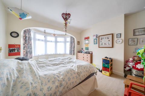 37 Ainsdale Crescent, Pinner, HA5 5SF
