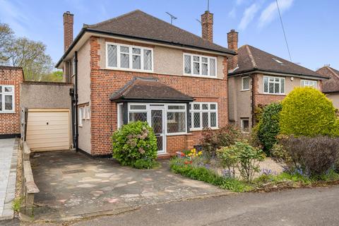 36 Barnhill, Pinner, HA5 2SX