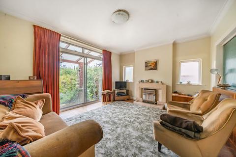 36 Barnhill, Pinner, HA5 2SX