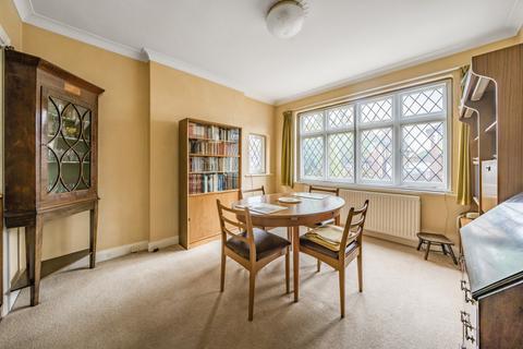 36 Barnhill, Pinner, HA5 2SX