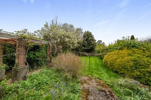 36 Barnhill, Pinner, HA5 2SX