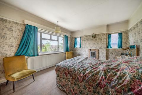 36 Barnhill, Pinner, HA5 2SX