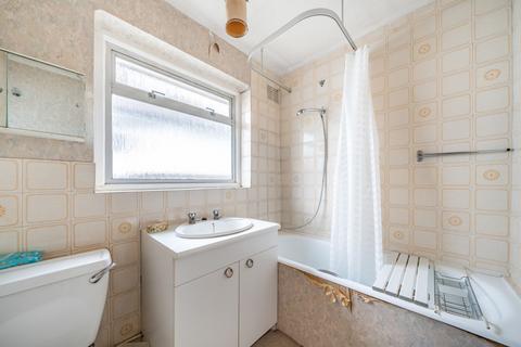 36 Barnhill, Pinner, HA5 2SX