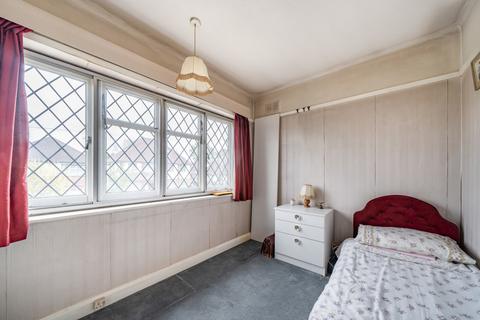 36 Barnhill, Pinner, HA5 2SX