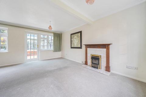3 bedroom detached house for sale - Newland Close, Pinner, Middlesex