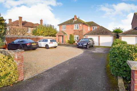 4 bedroom detached house for sale - Countess Road, Amesbury, SP4 7AT