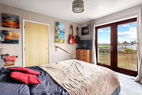 1 bedroom apartment for sale, Vanquish Close, Twickenham