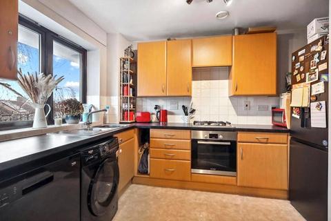 1 bedroom apartment for sale, Vanquish Close, Twickenham