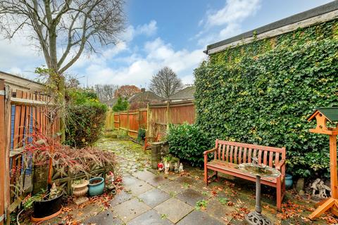 39 Orchard Way, Reigate, RH2 8DS