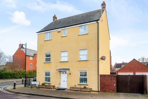 4 bedroom townhouse for sale, Fitwell Road, Swindon