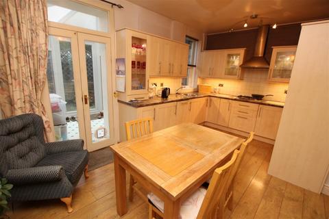 2 bedroom end of terrace house for sale, Wakefield Road, Denby Dale, Huddersfield, HD8 8RX