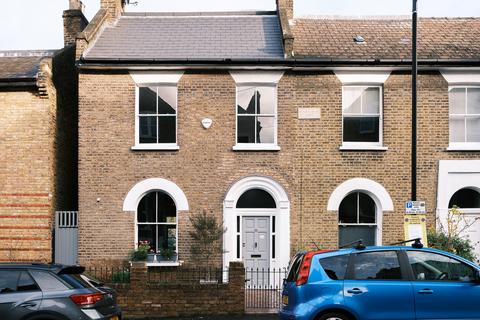 4 bedroom semi-detached house for sale, Bushey Hill Road, London SE5