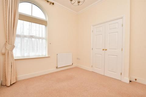 2 bedroom ground floor flat for sale, Coldstream Road, Caterham, Surrey