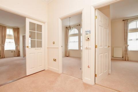 2 bedroom ground floor flat for sale, Coldstream Road, Caterham, Surrey