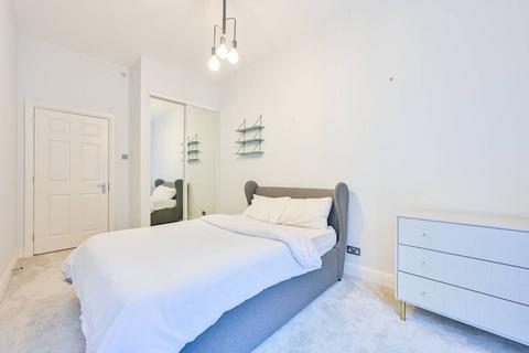 2 bedroom flat to rent, Herbal Hill, Farringdon, London, EC1R